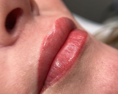 LIP BLUSHING